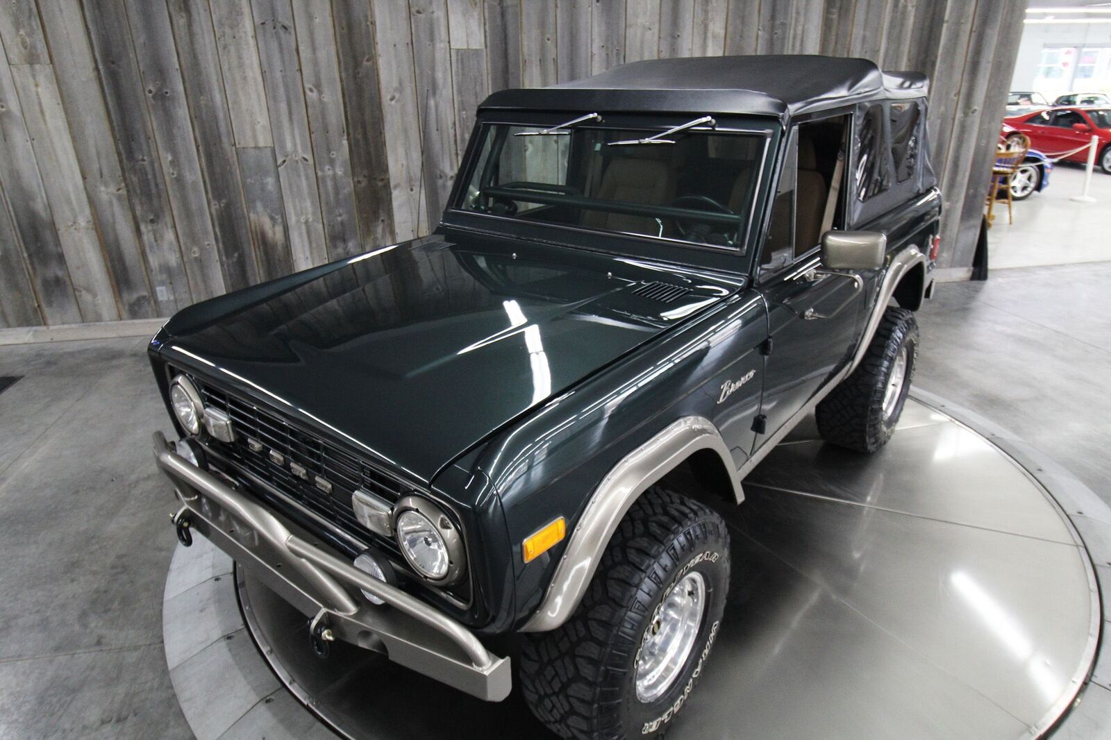 Ford-Bronco-1977-Restomod-16
