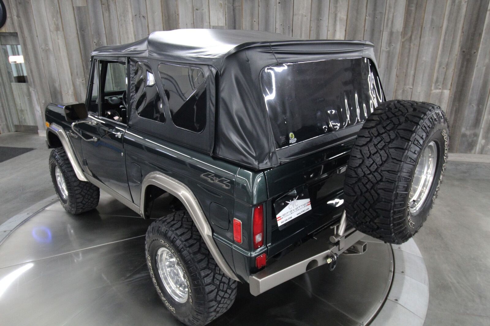 Ford-Bronco-1977-Restomod-17