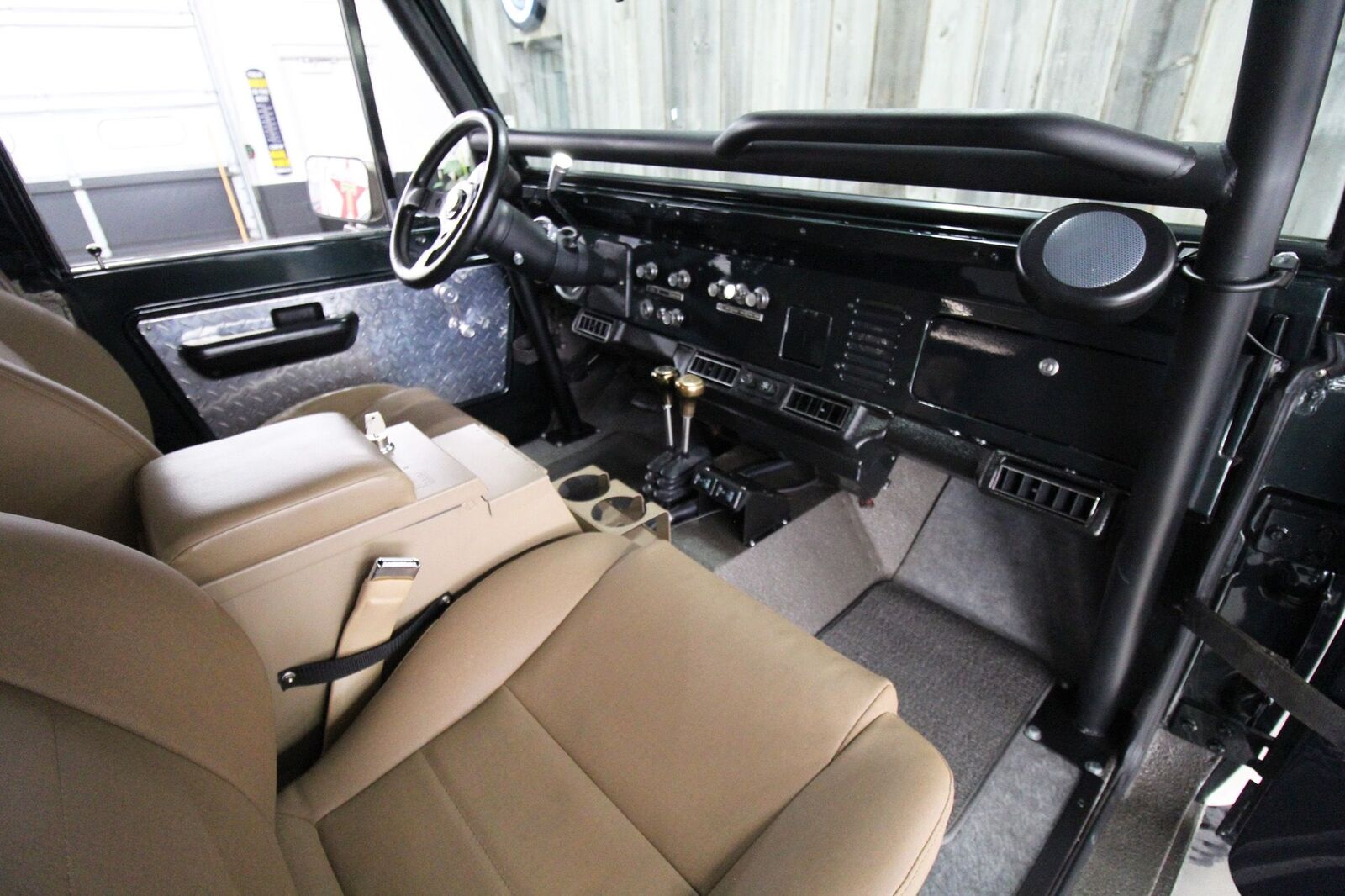 Ford-Bronco-1977-Restomod-20
