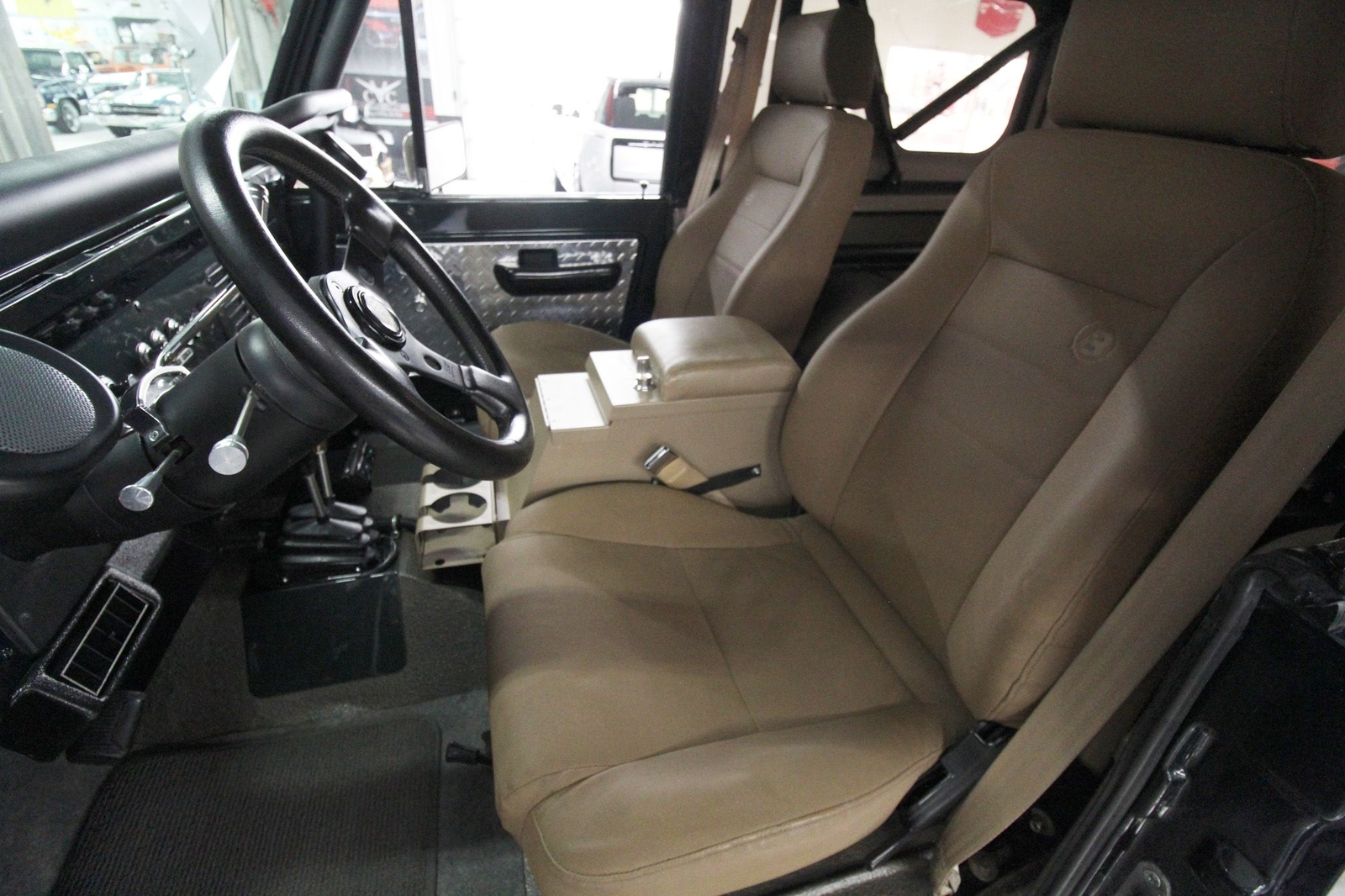 Ford-Bronco-1977-Restomod-24