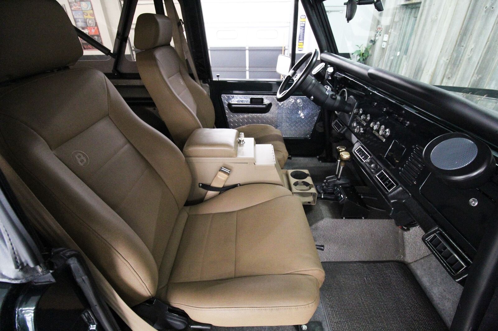 Ford-Bronco-1977-Restomod-25