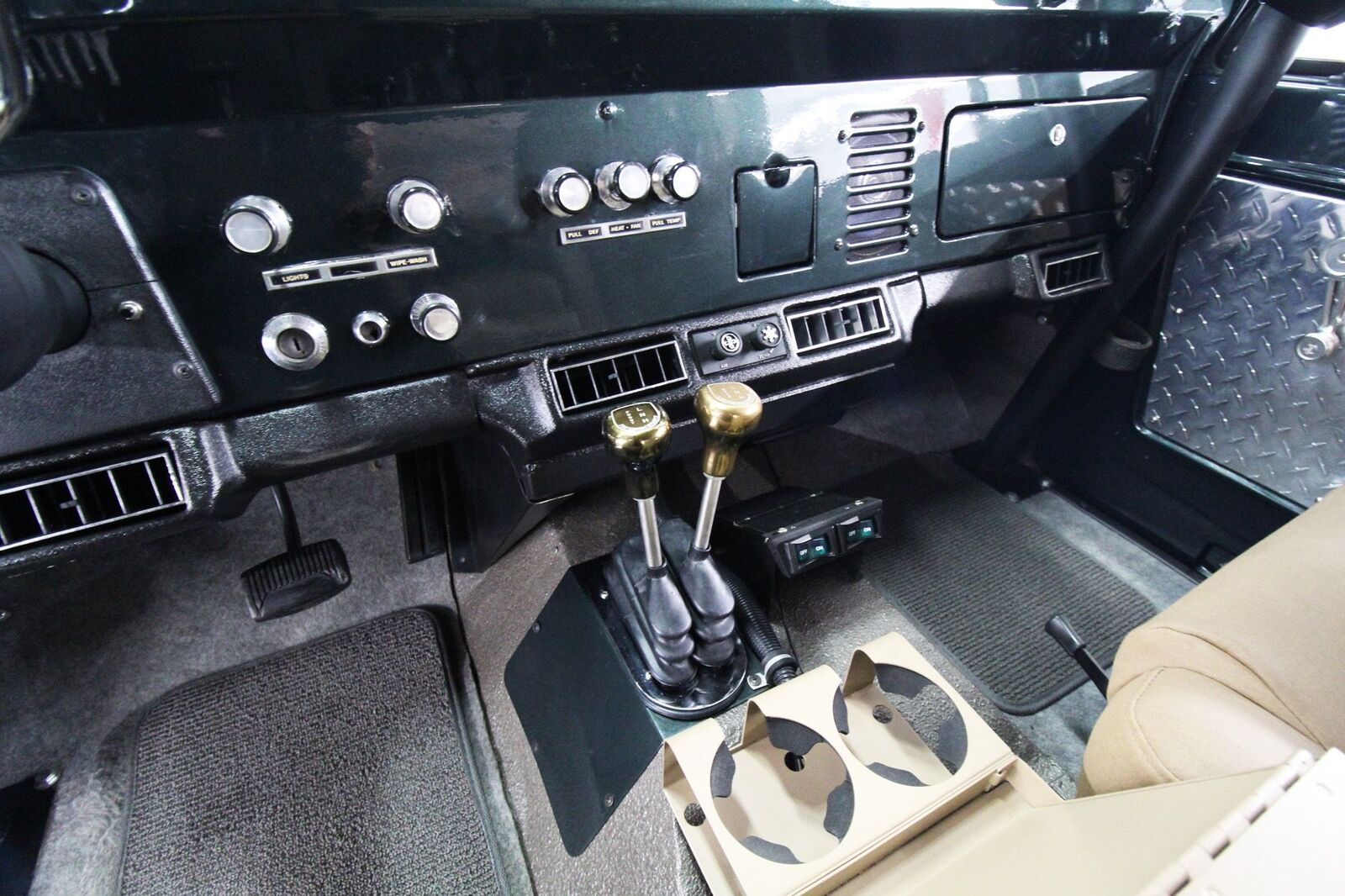 Ford-Bronco-1977-Restomod-26
