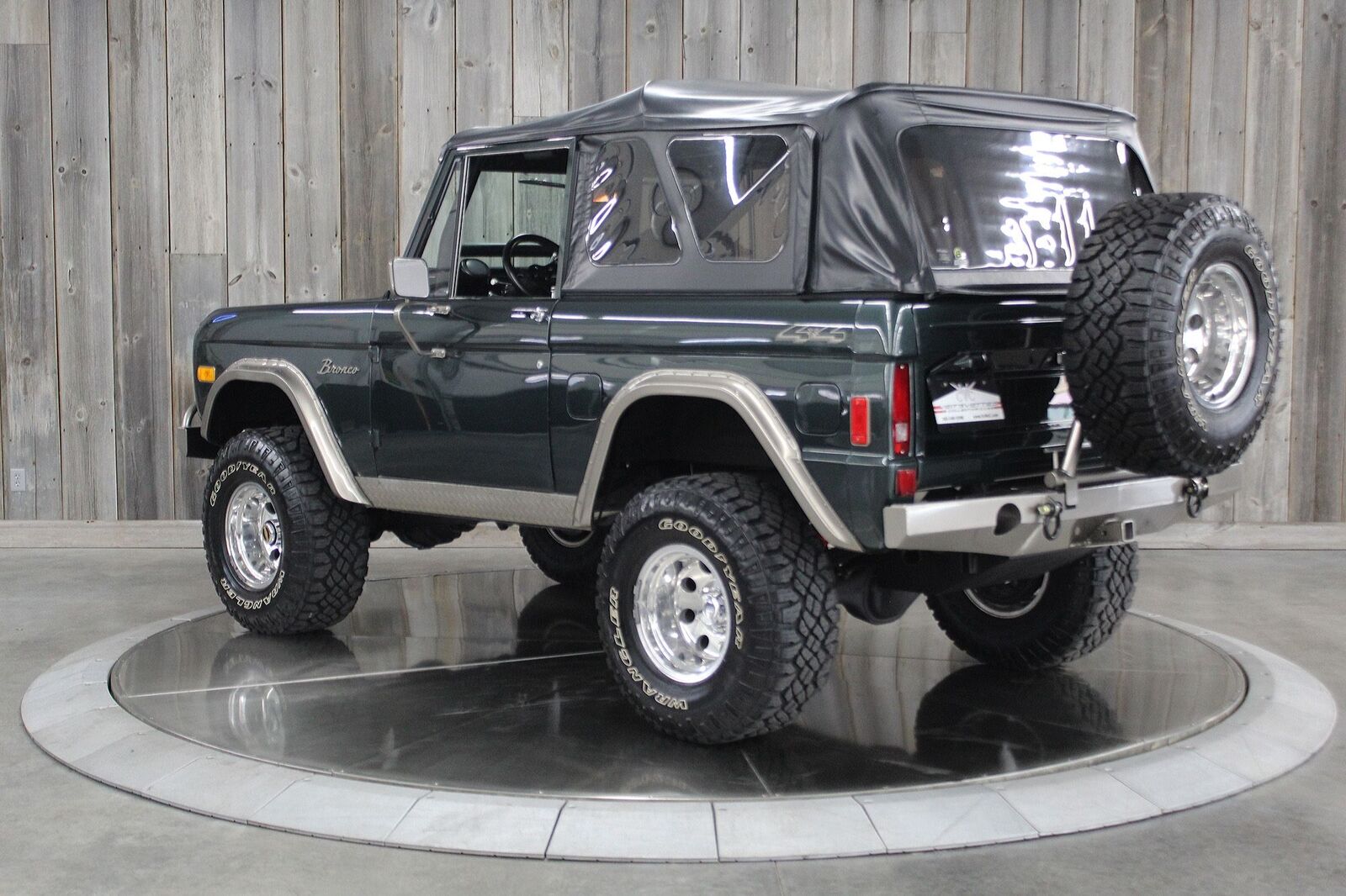 Ford-Bronco-1977-Restomod-3