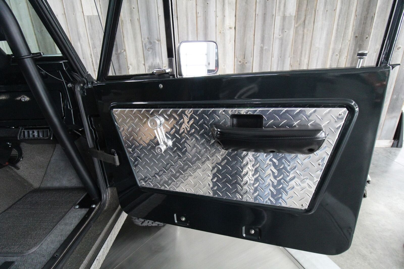 Ford-Bronco-1977-Restomod-30
