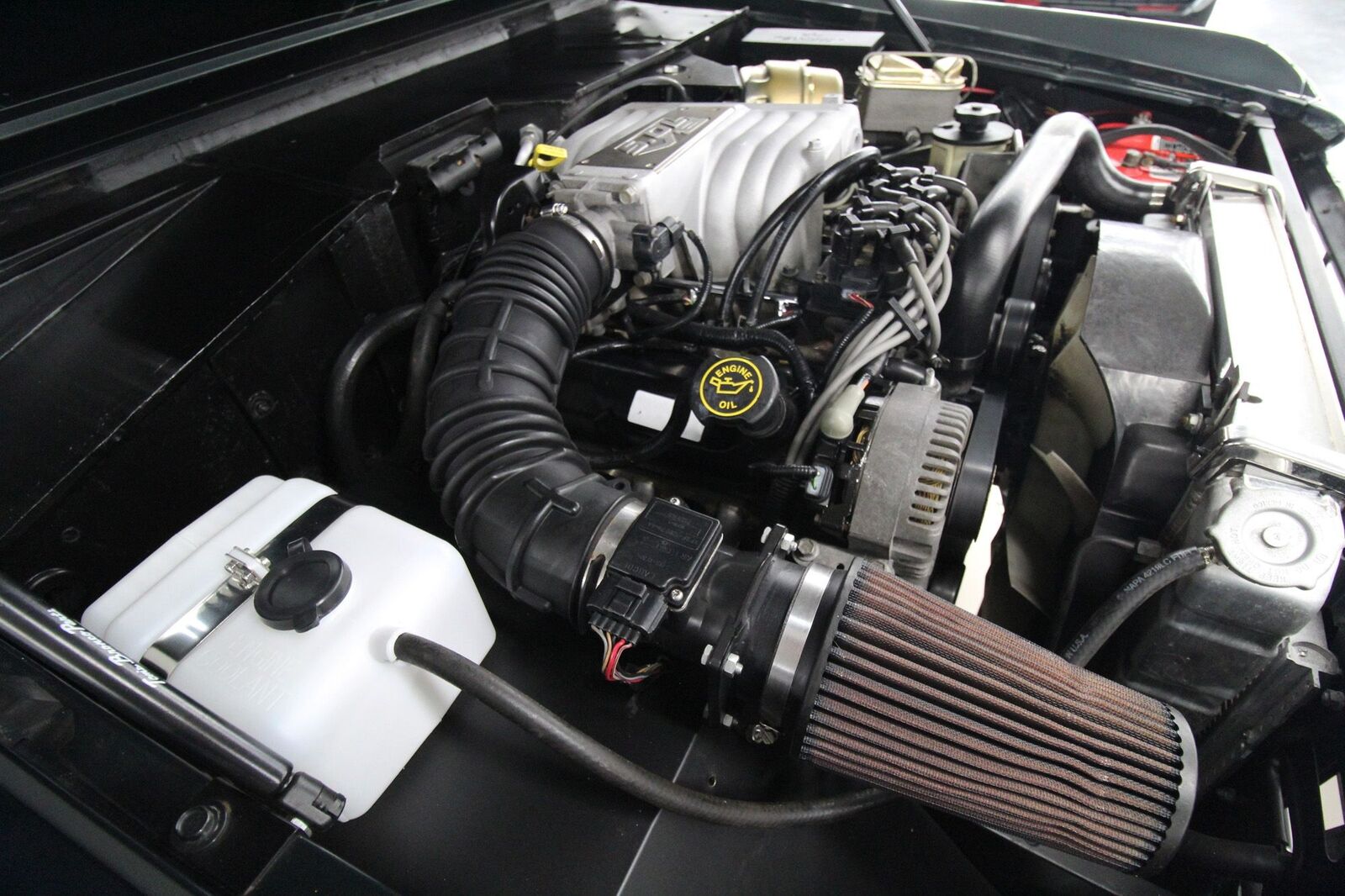 Ford-Bronco-1977-Restomod-34