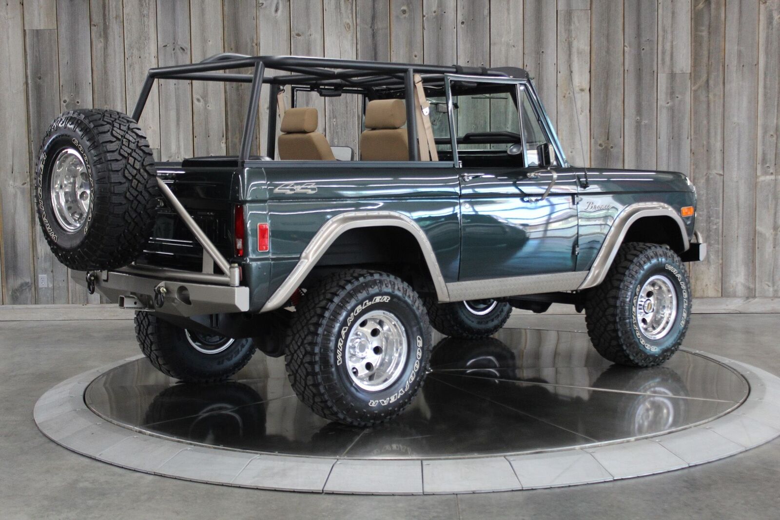 Ford-Bronco-1977-Restomod-4