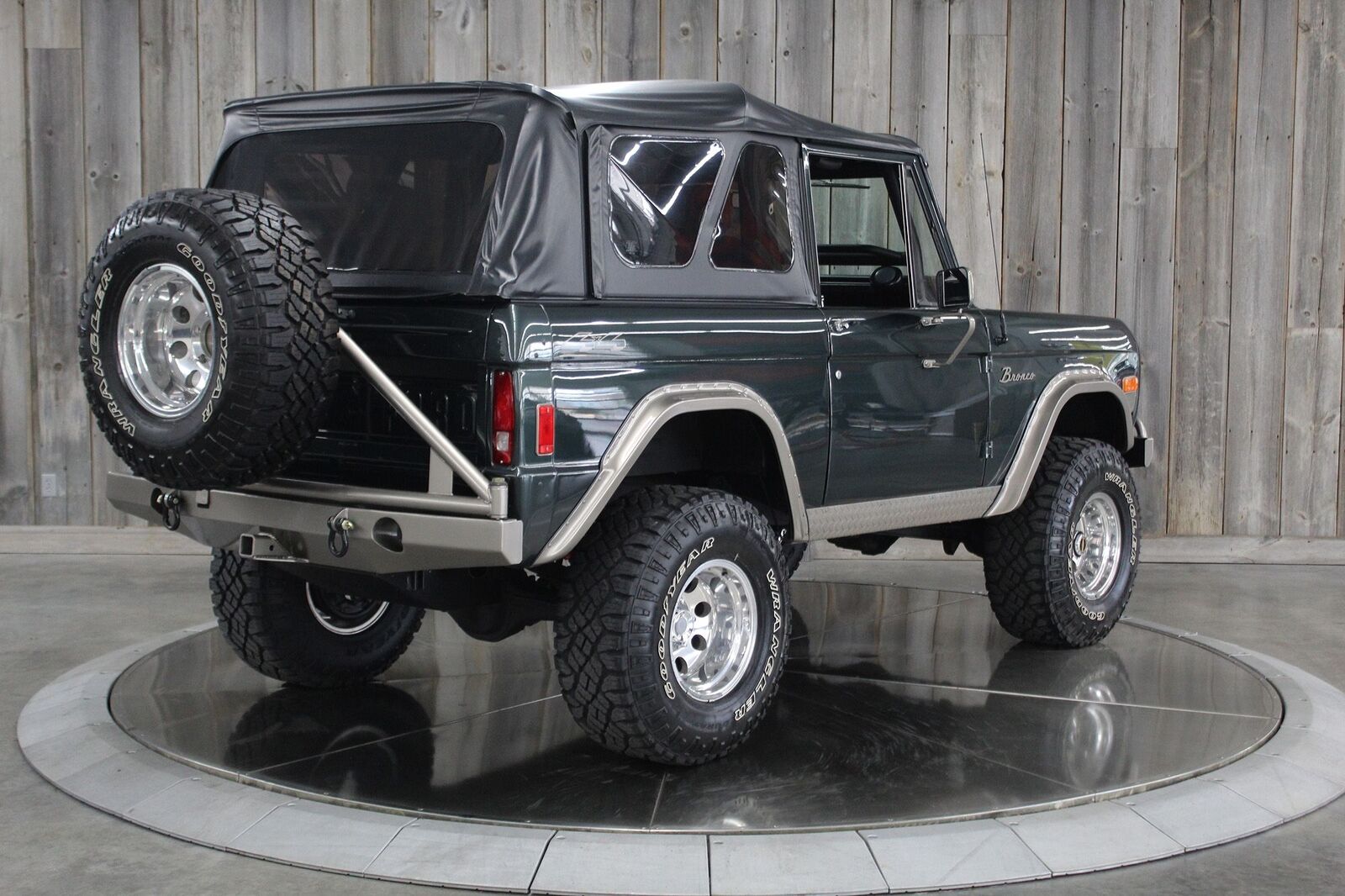 Ford-Bronco-1977-Restomod-5