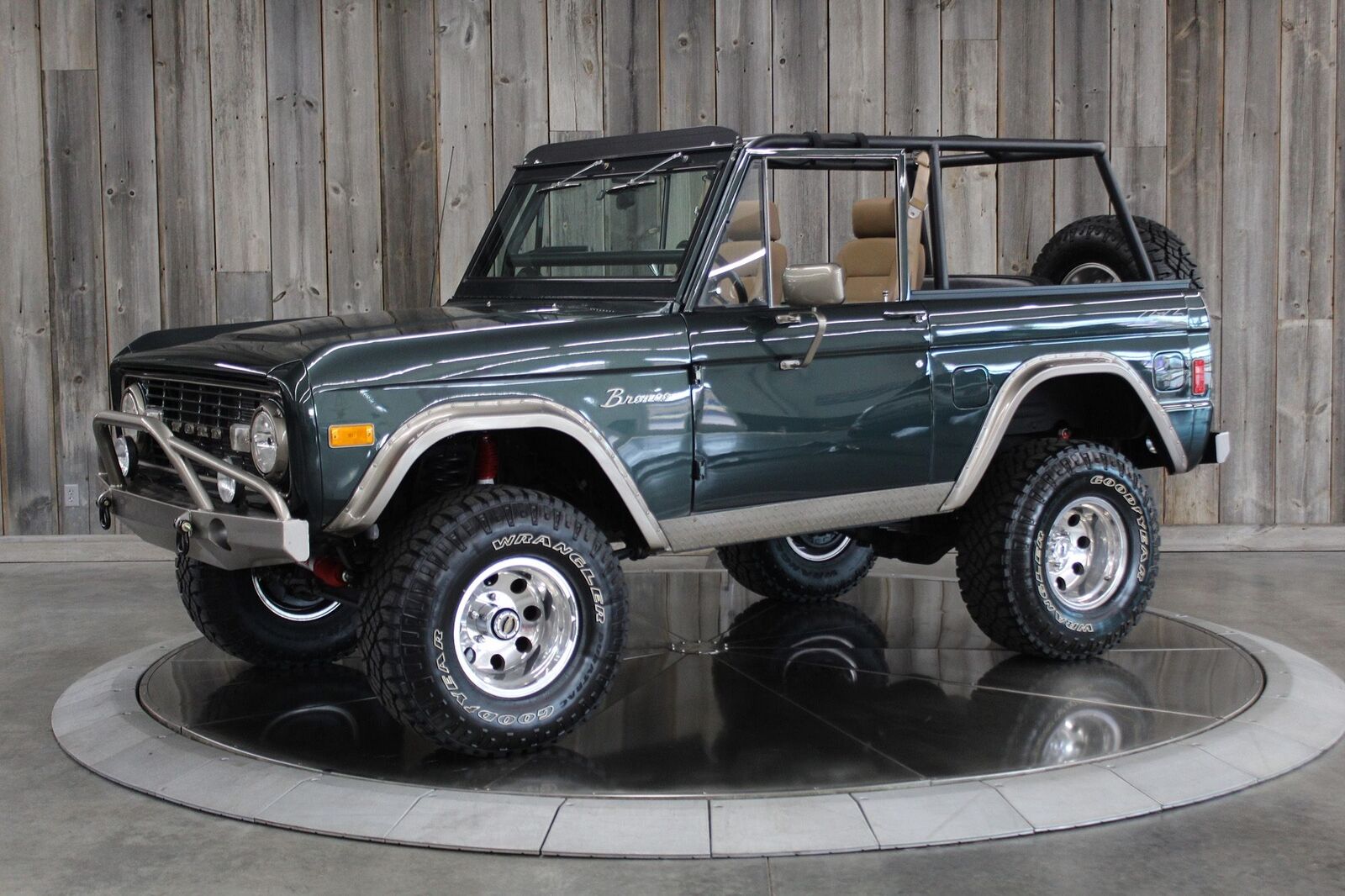 Ford-Bronco-1977-Restomod