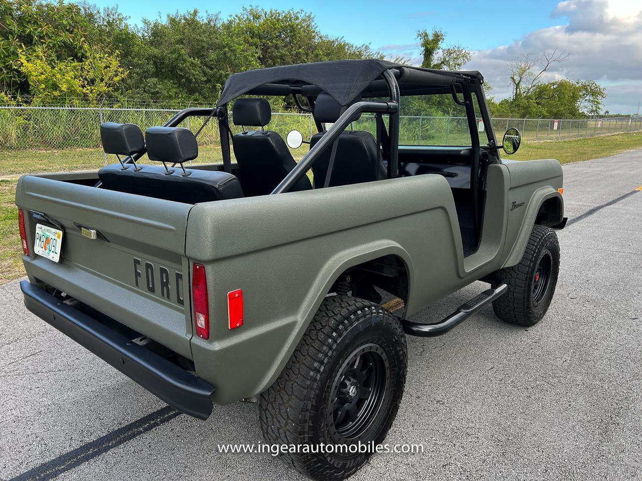 Ford-Bronco-1977-SUV-11
