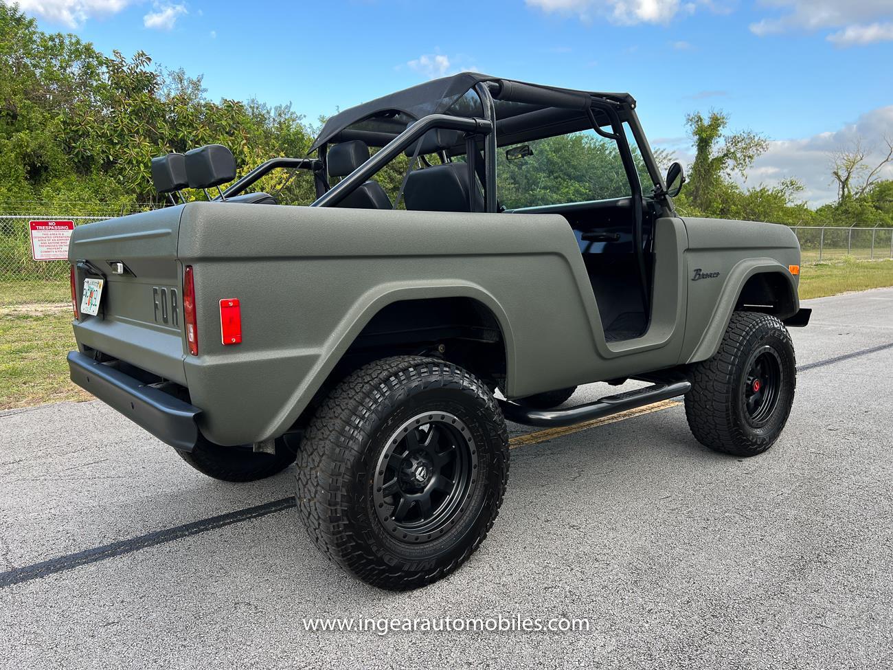 Ford-Bronco-1977-SUV-12