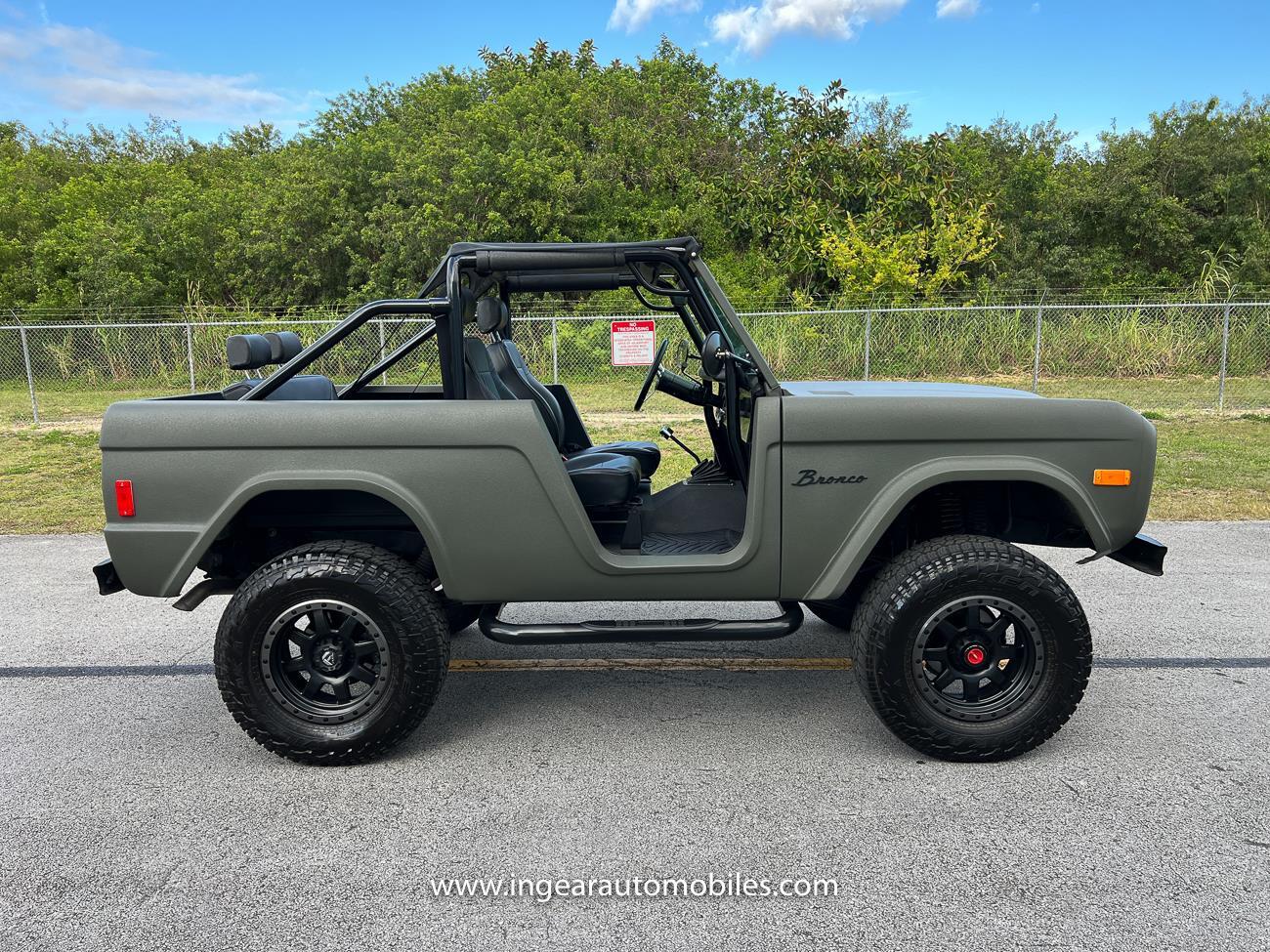 Ford-Bronco-1977-SUV-13