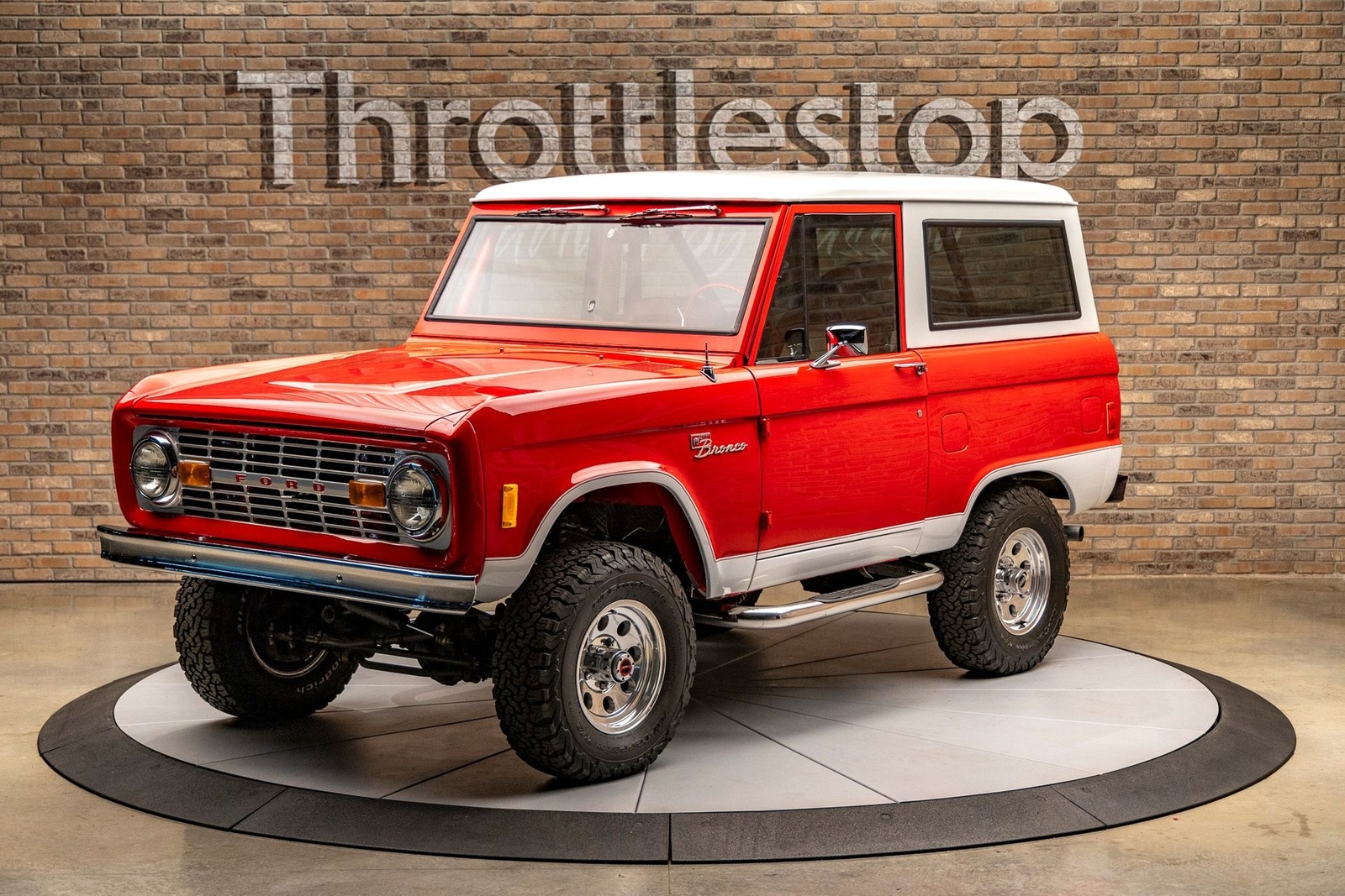 Ford-Bronco-1977-SUV-2