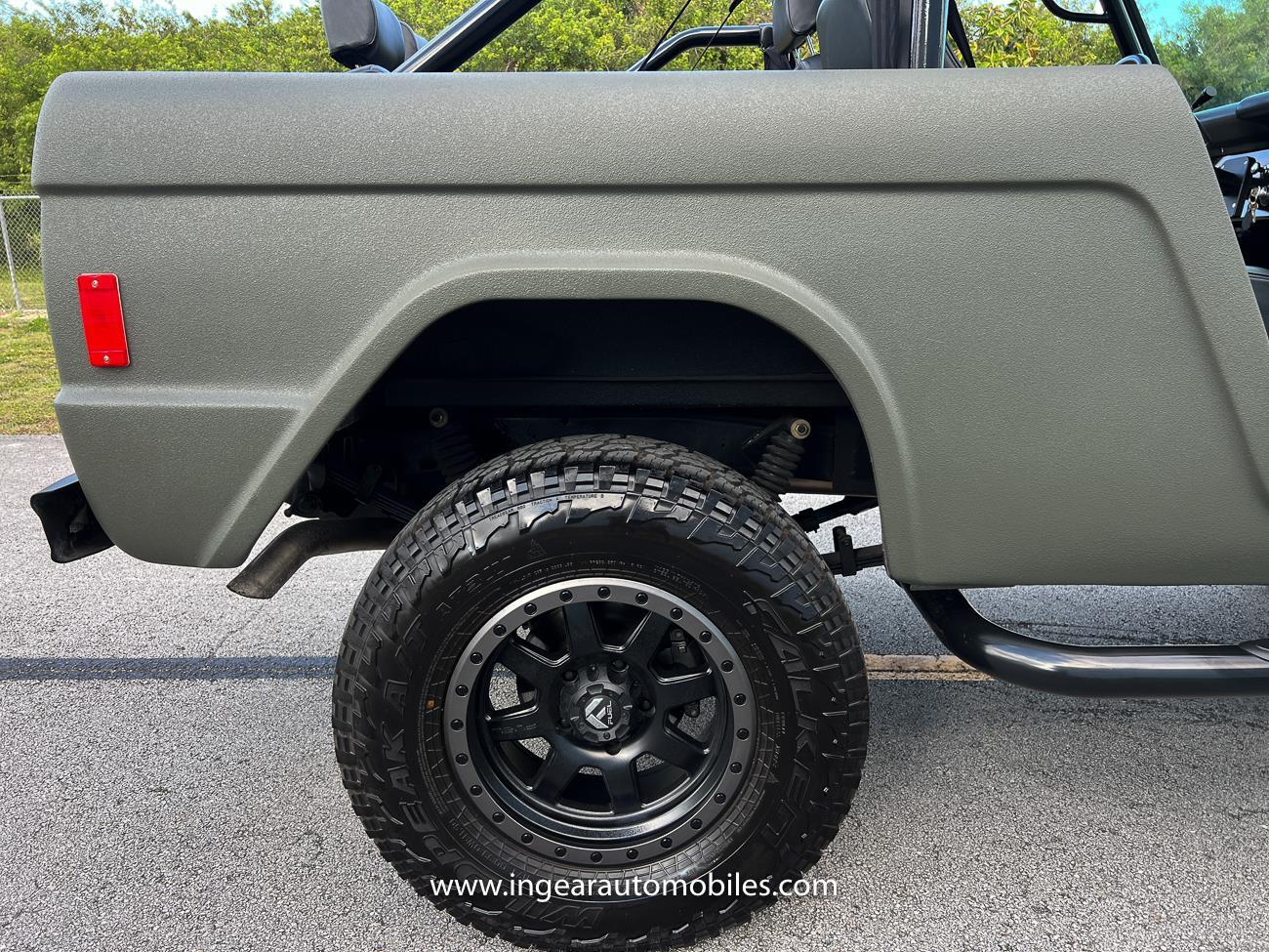 Ford-Bronco-1977-SUV-31