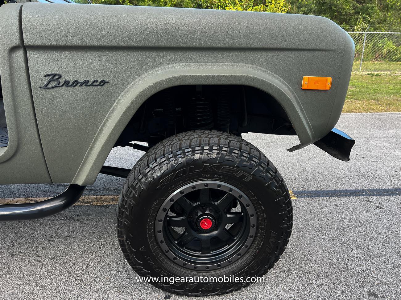 Ford-Bronco-1977-SUV-32