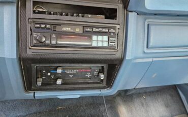 Ford-Bronco-1980-white-4