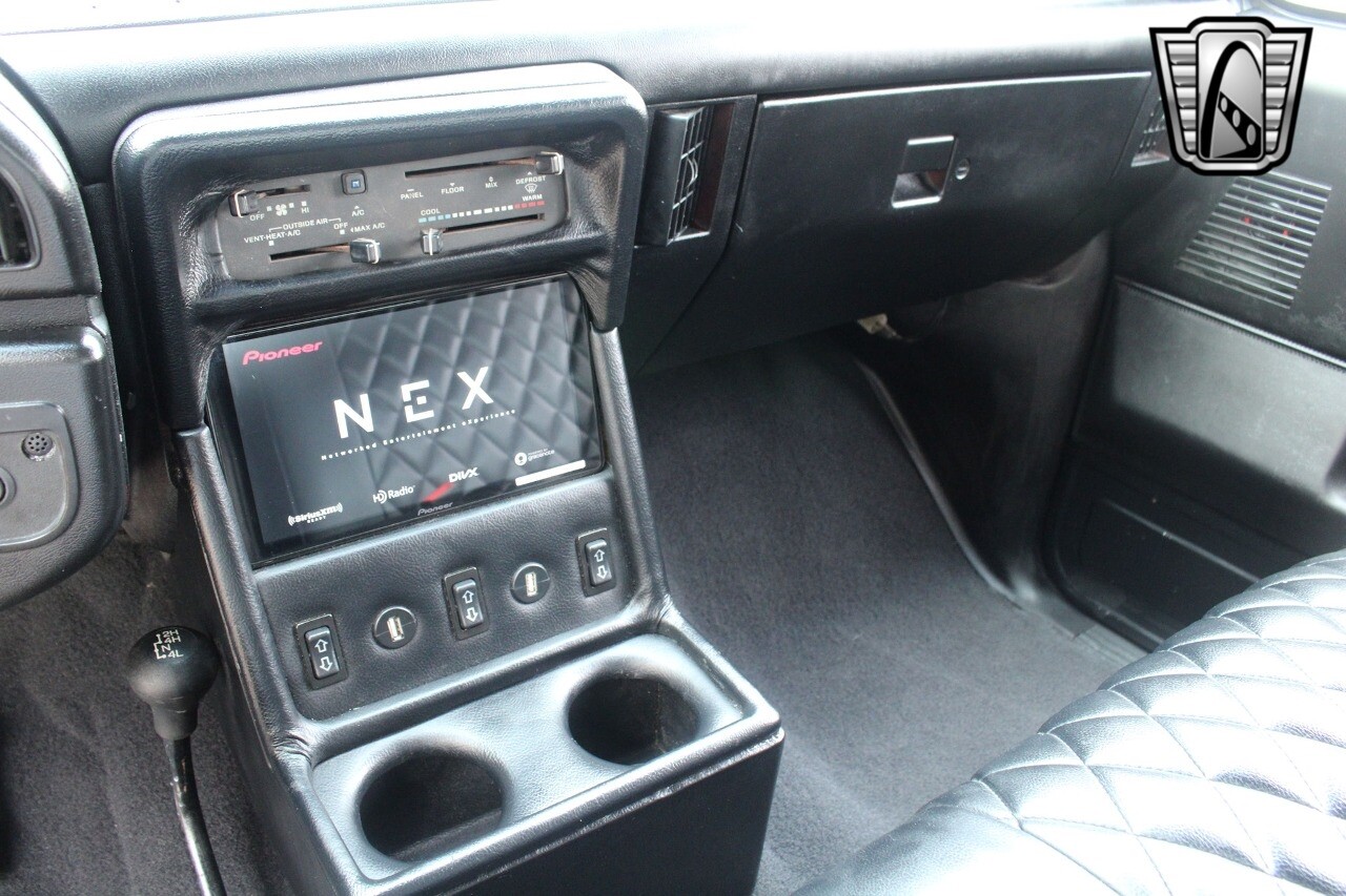 Ford-Bronco-1988-23