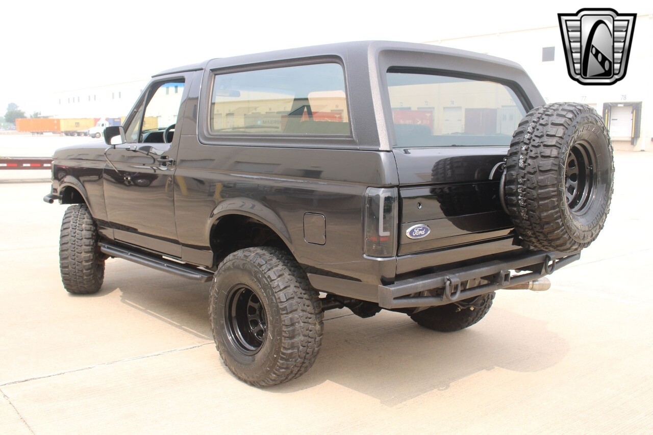 Ford-Bronco-1988-34