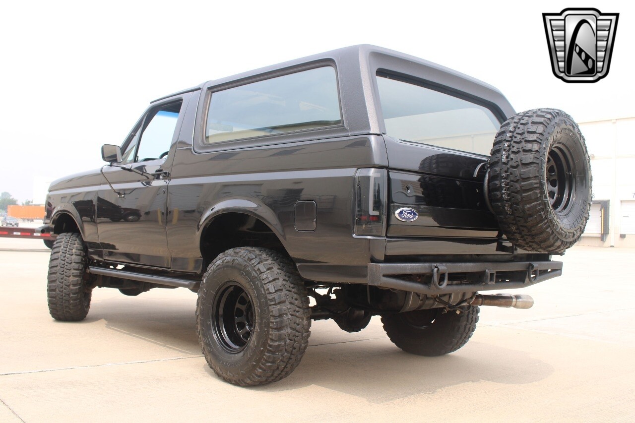 Ford-Bronco-1988-35