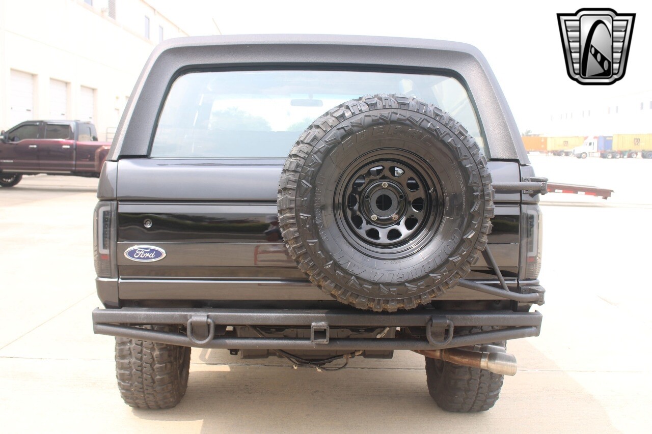 Ford-Bronco-1988-37