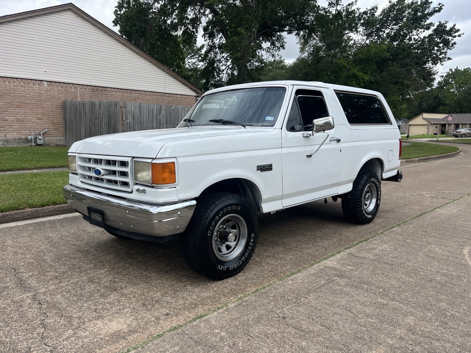 Ford-Bronco-1989-2
