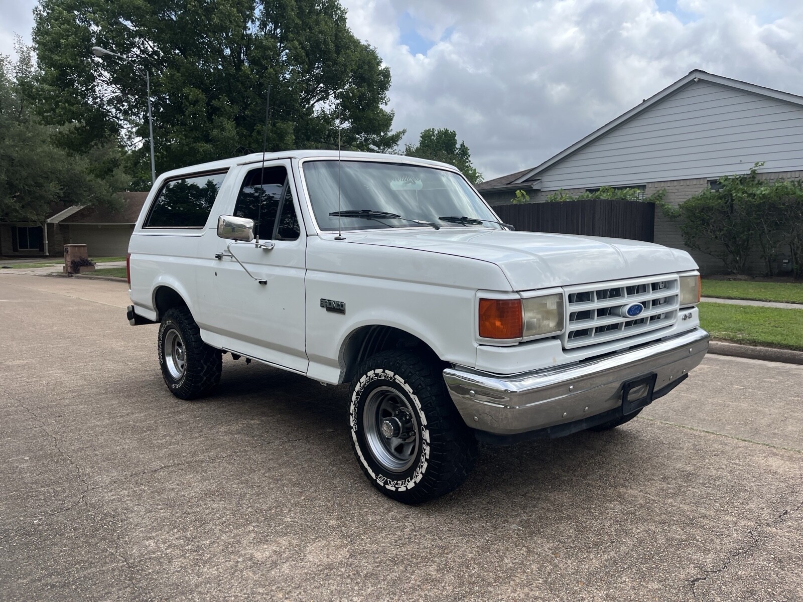 Ford-Bronco-1989