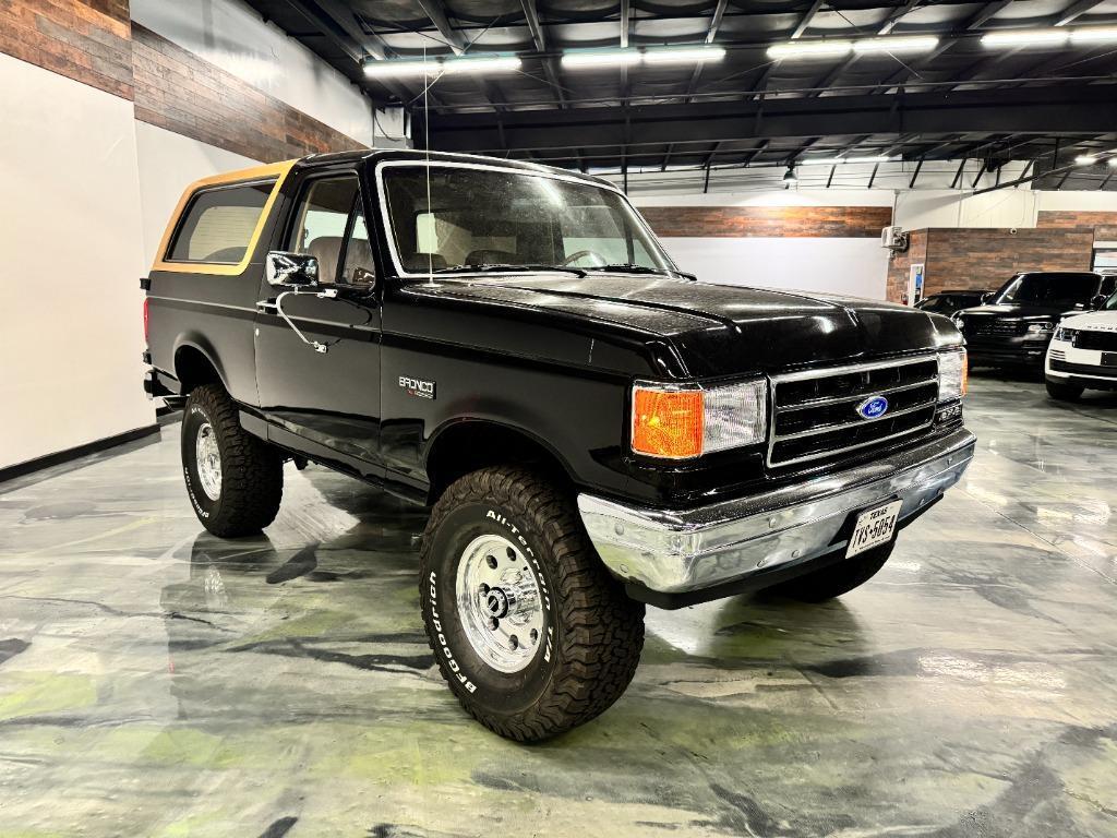Ford-Bronco-1989-2d-Utility-4wd-2