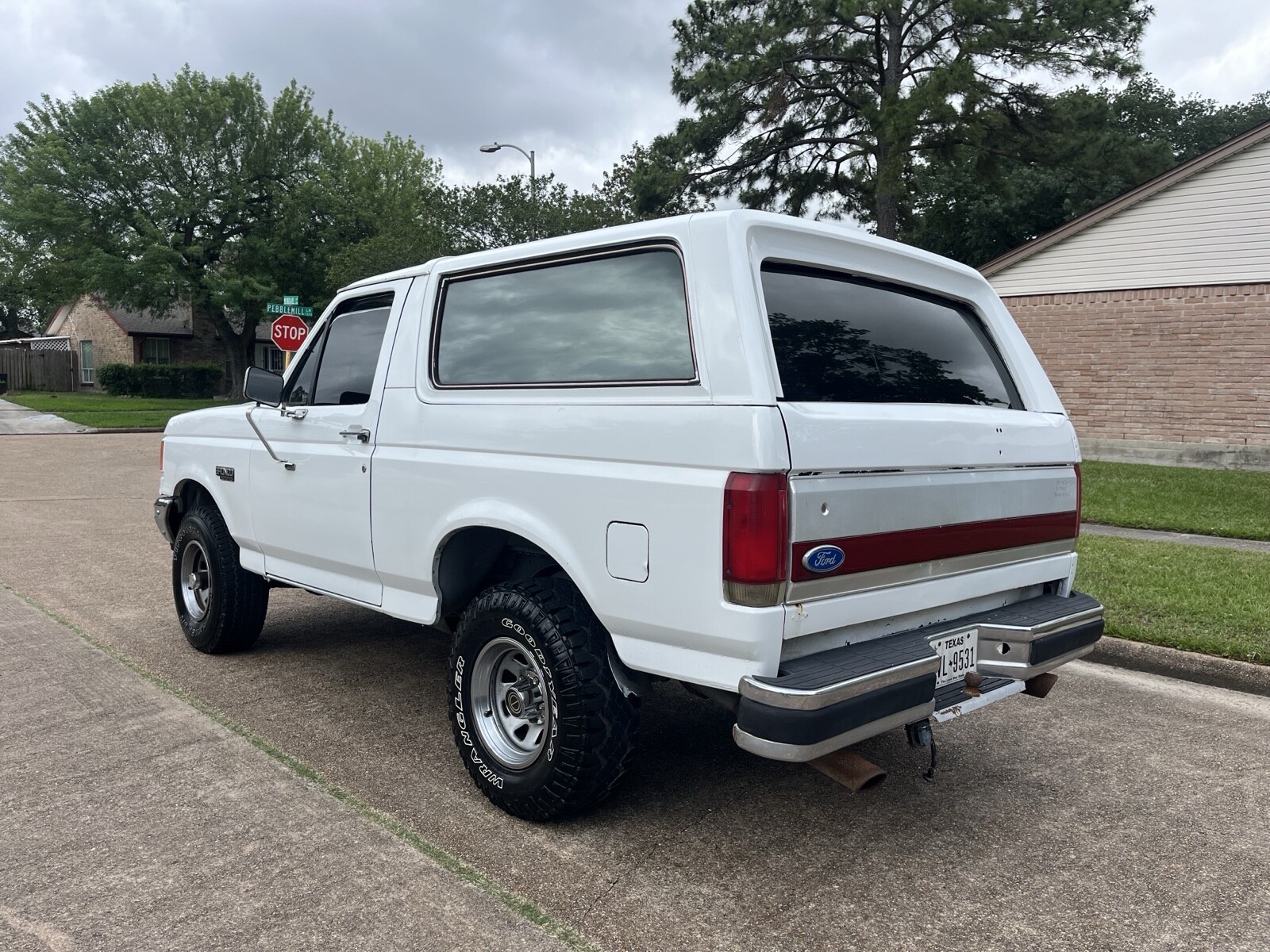 Ford-Bronco-1989-4