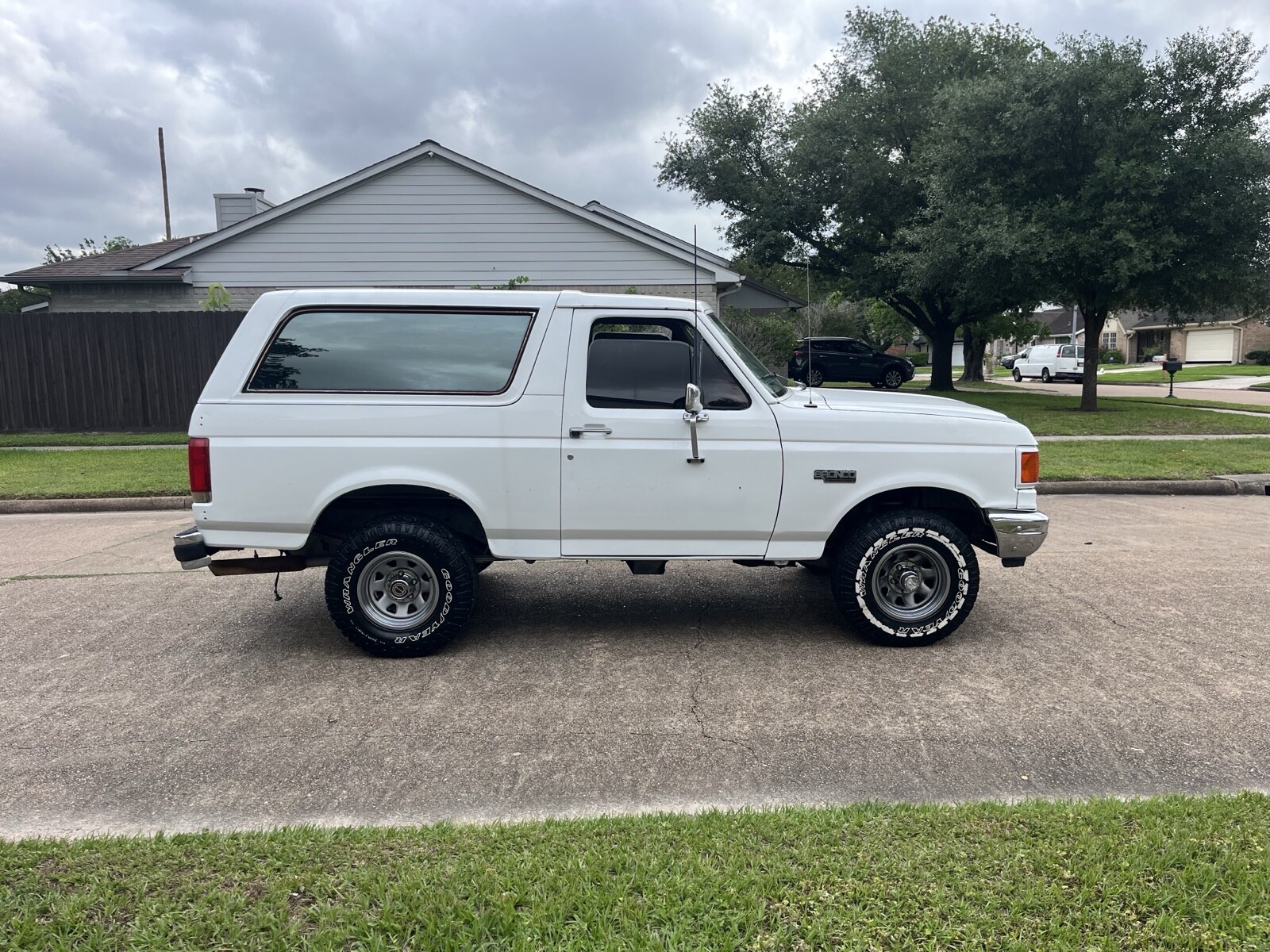 Ford-Bronco-1989-7