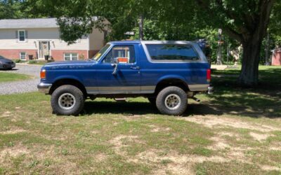 Ford Bronco  1989 blue