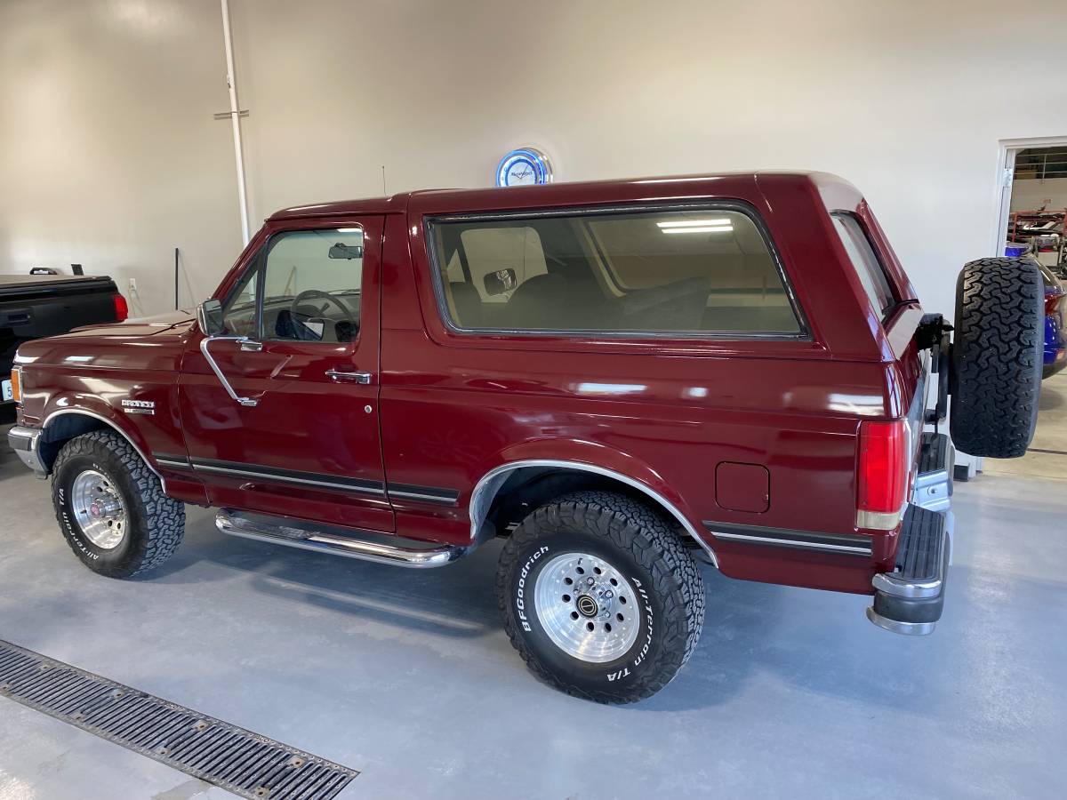 Ford-Bronco-1991-1