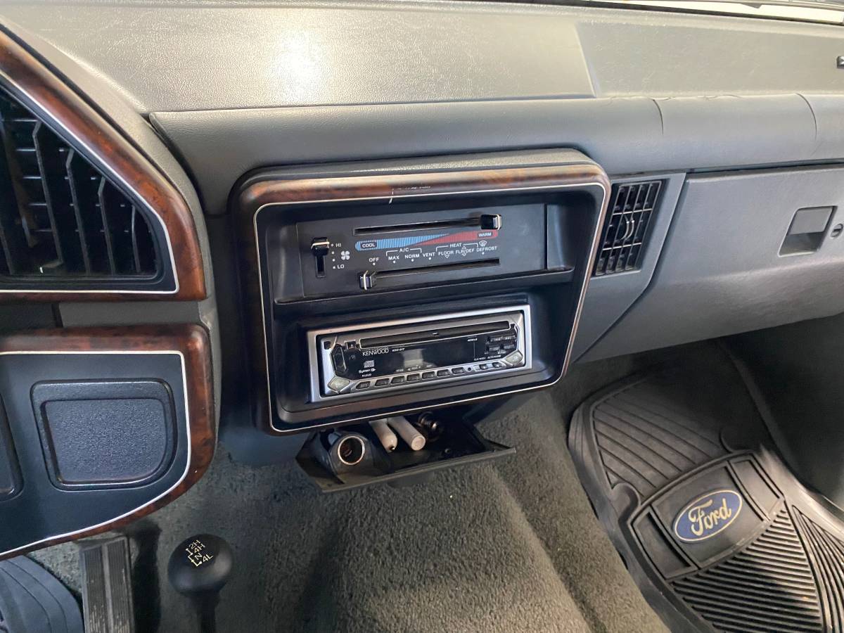 Ford-Bronco-1991-12