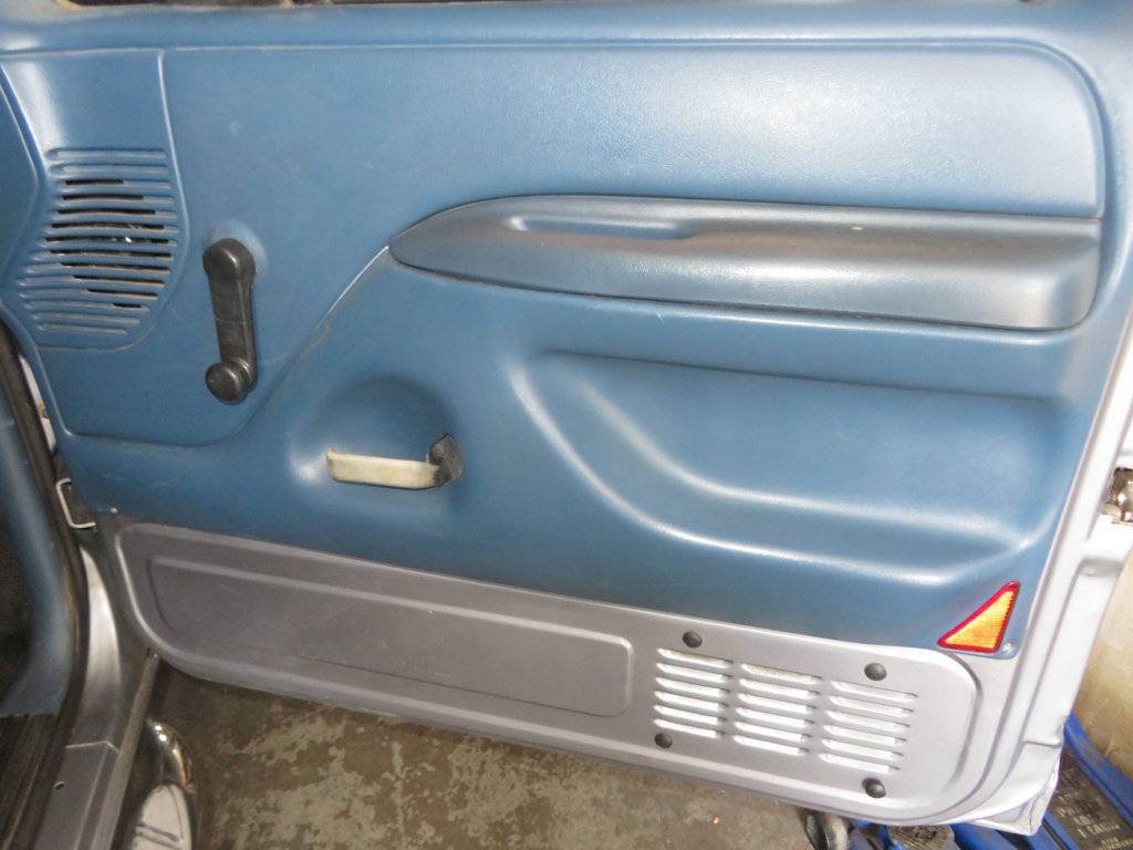 Ford-Bronco-1994-grey-13