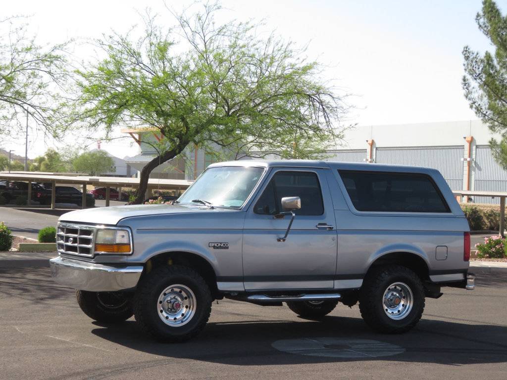 Ford-Bronco-1994-grey-14