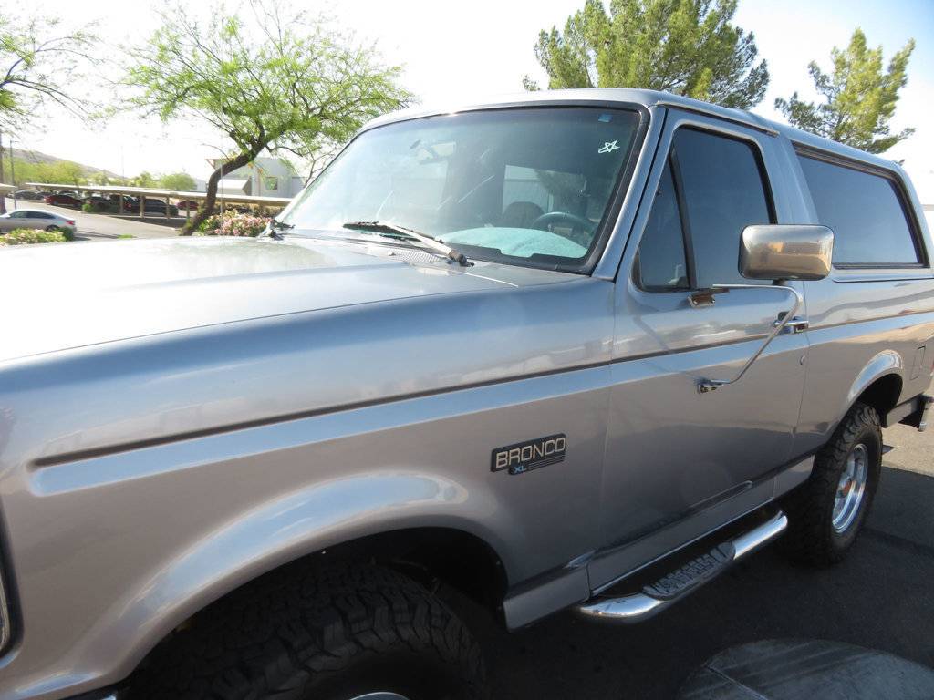 Ford-Bronco-1994-grey-16