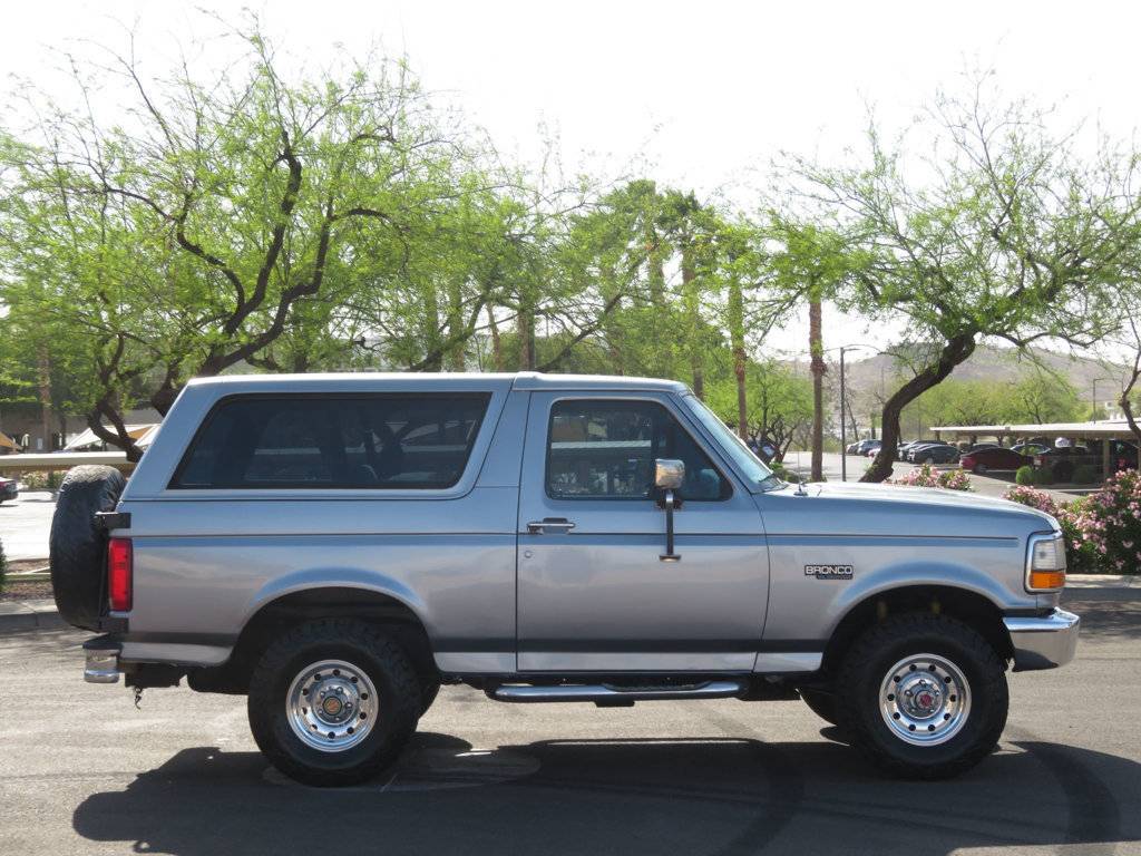 Ford-Bronco-1994-grey-5