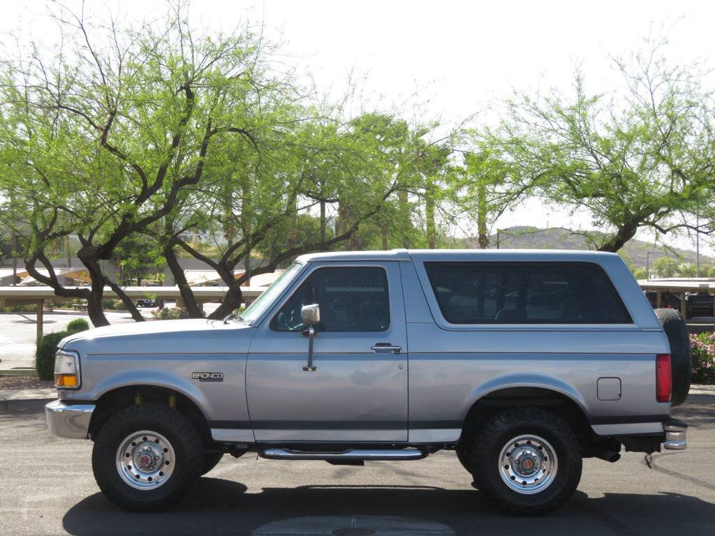 Ford-Bronco-1994-grey