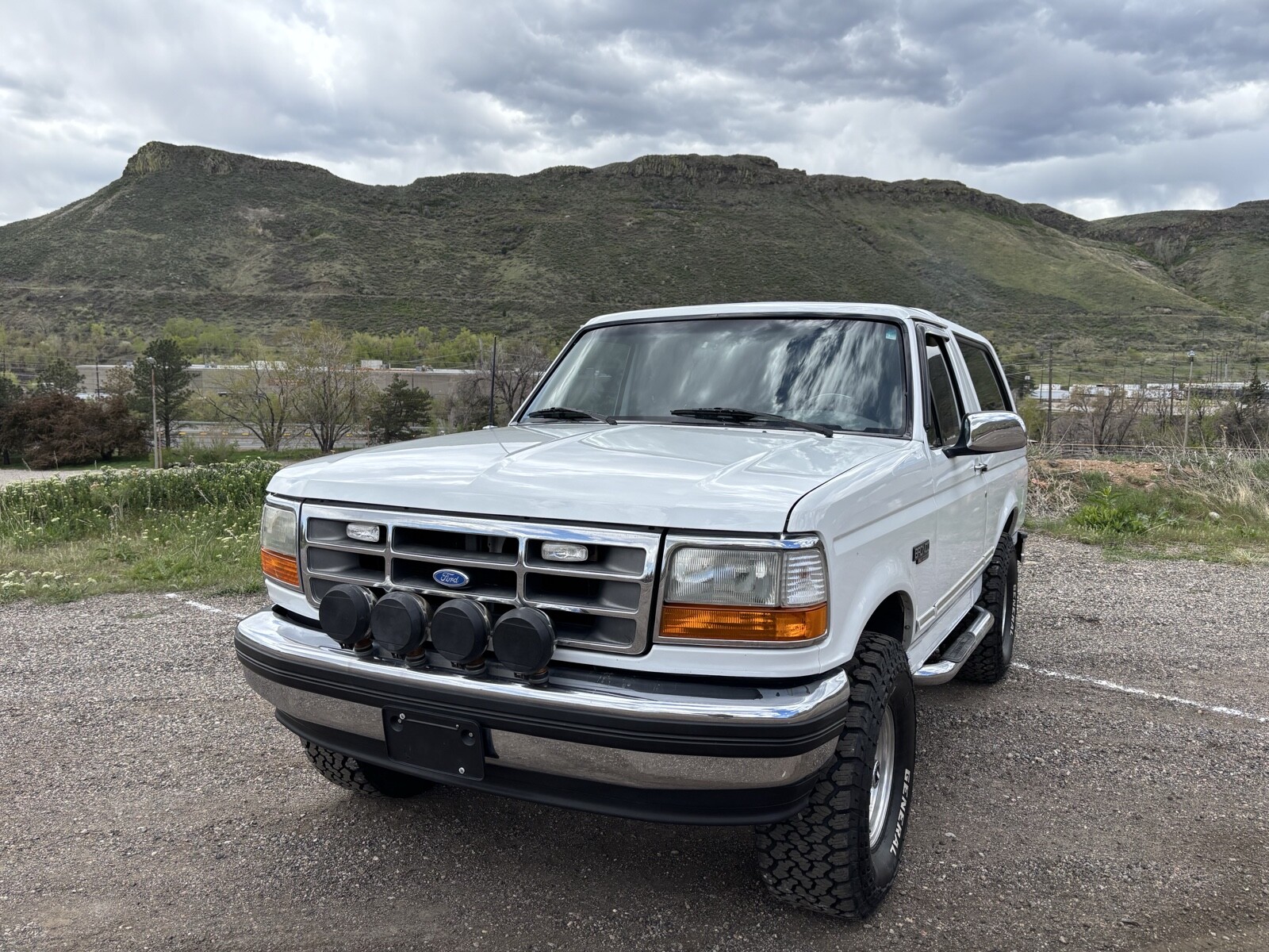 Ford-Bronco-1995-SUV-1