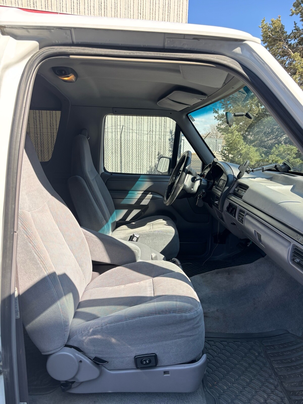 Ford-Bronco-1995-SUV-26