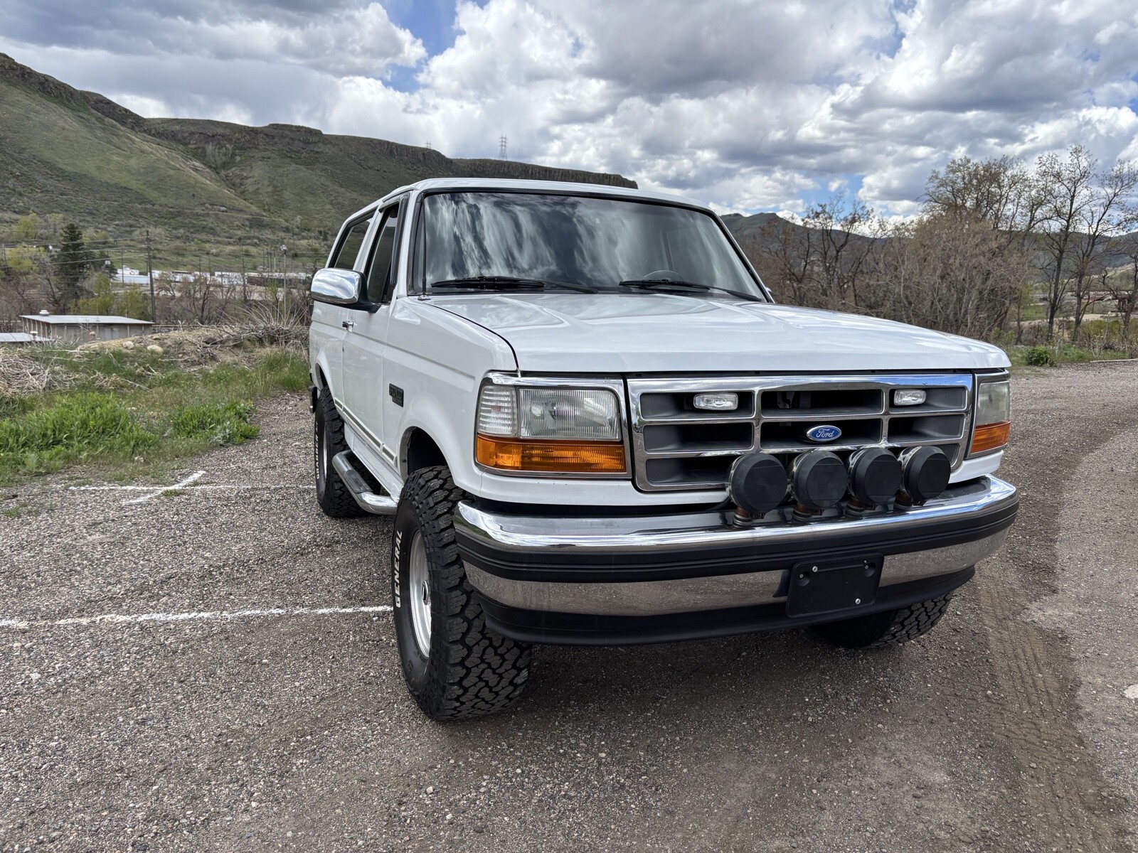 Ford-Bronco-1995-SUV-3