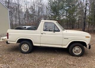 Ford-Bronco-4x4-1983-1