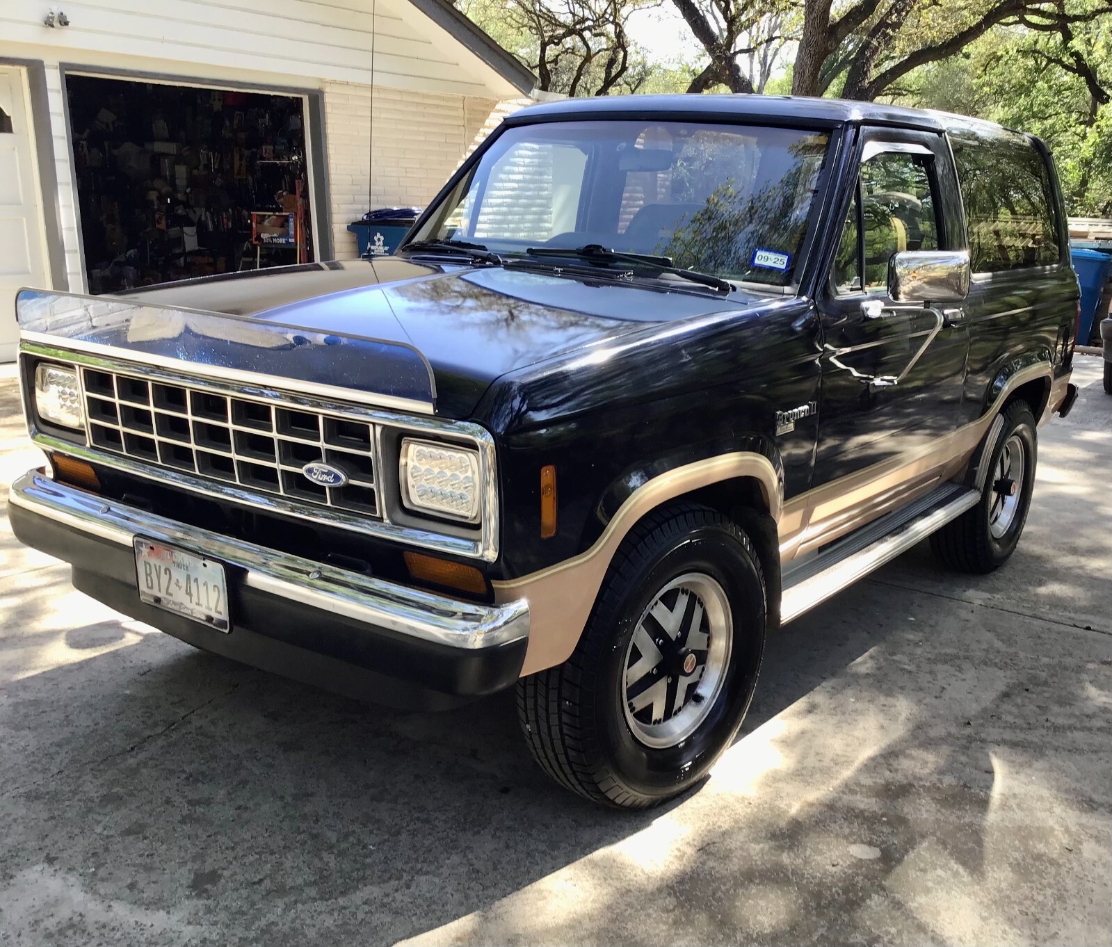 Ford-Bronco-II-1988-SUV-1