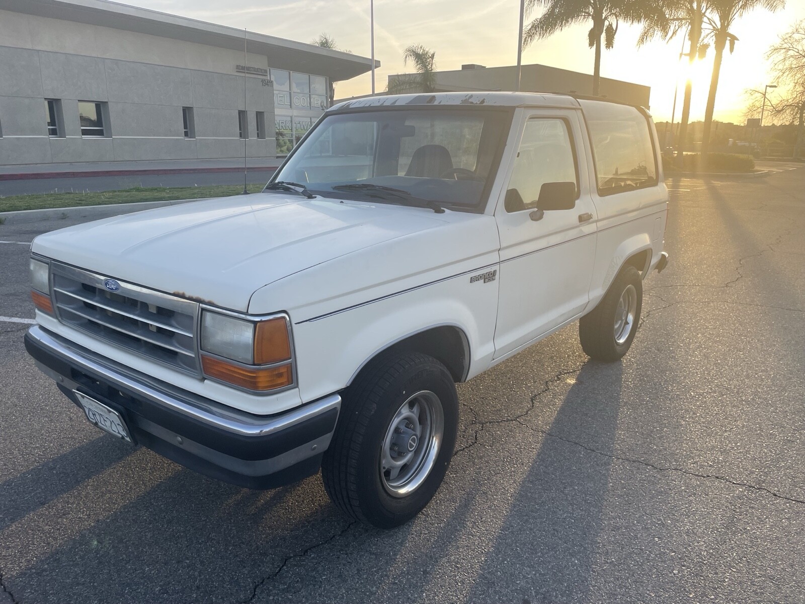 Ford-Bronco-II-1990-1