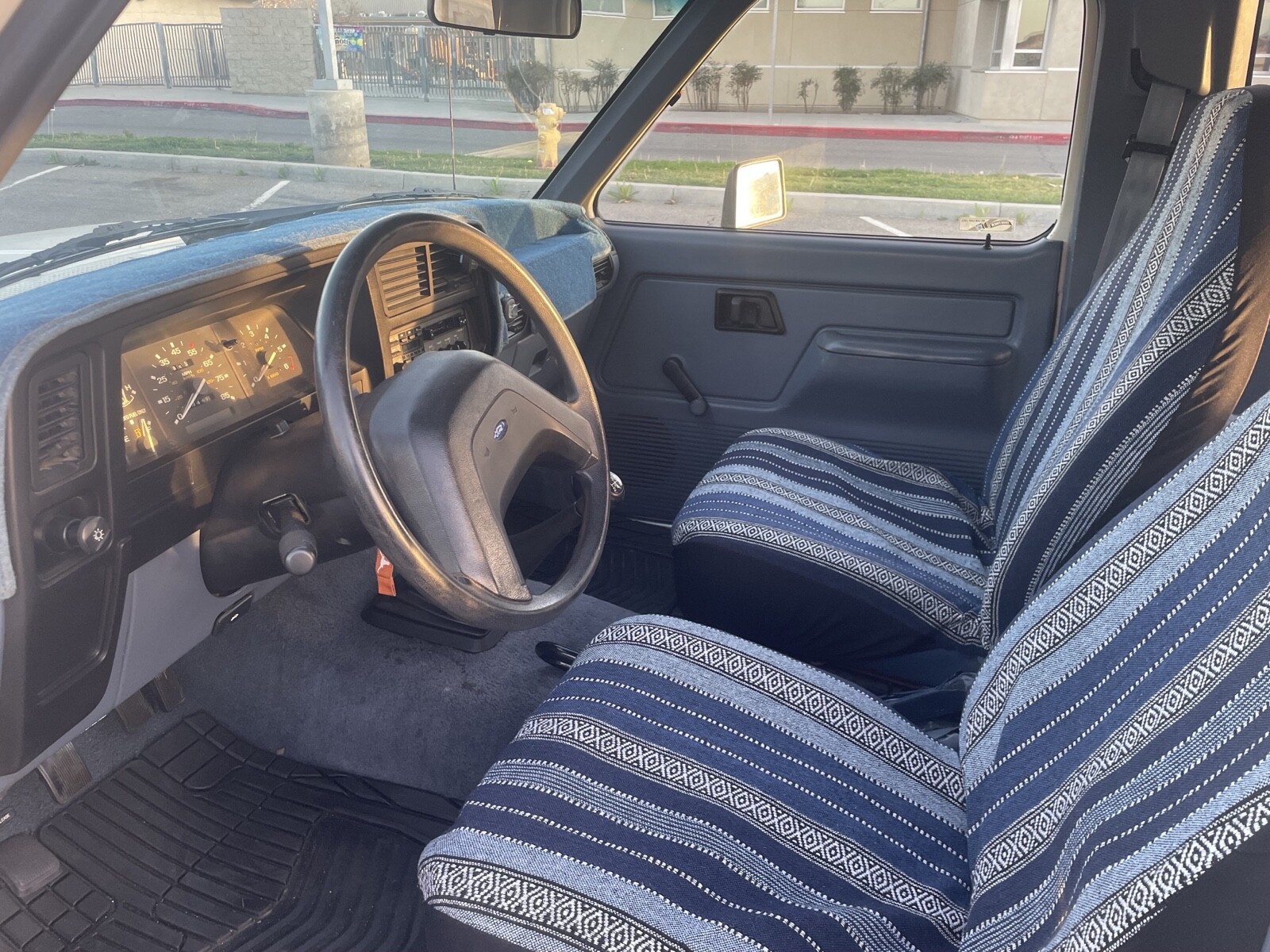 Ford-Bronco-II-1990-4