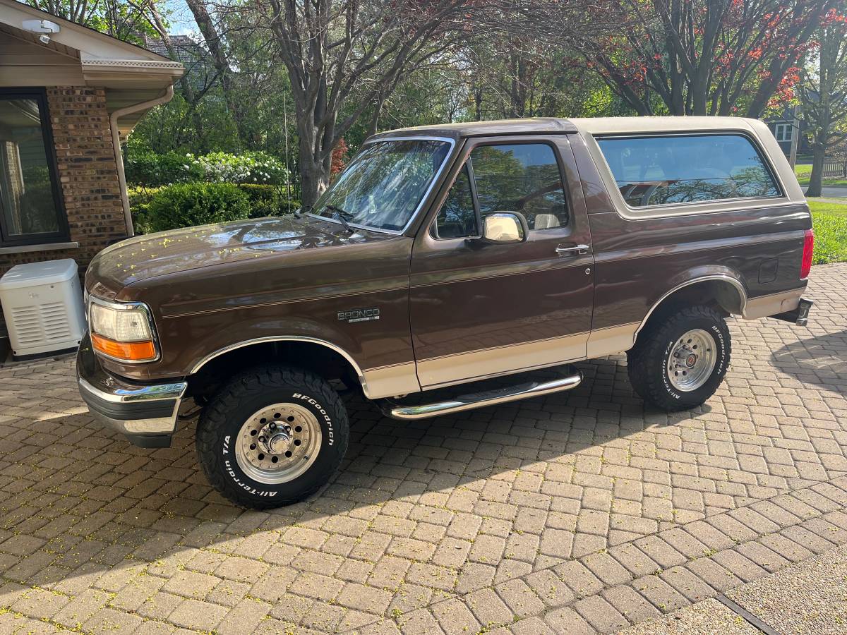 Ford-Bronco-eddie-bauer-4x4-1992-brown-11