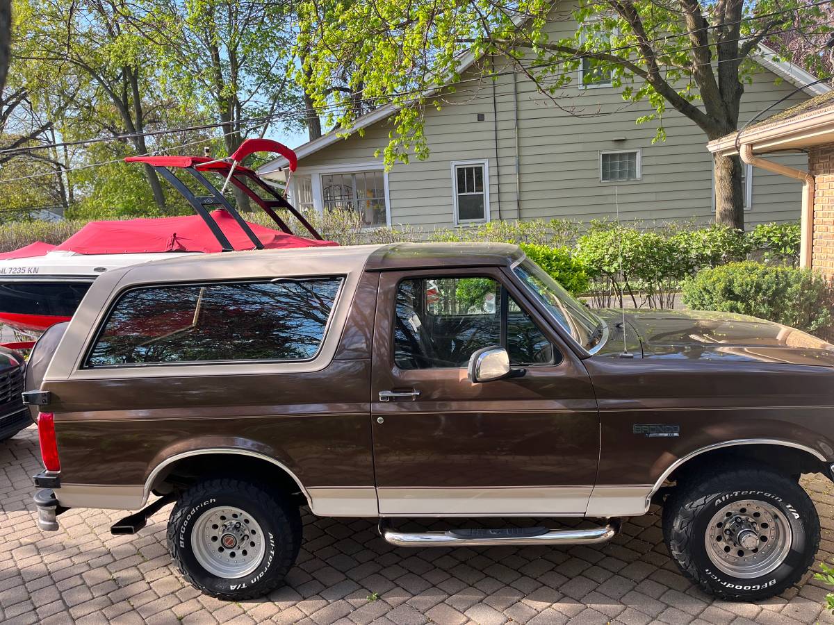 Ford-Bronco-eddie-bauer-4x4-1992-brown-2