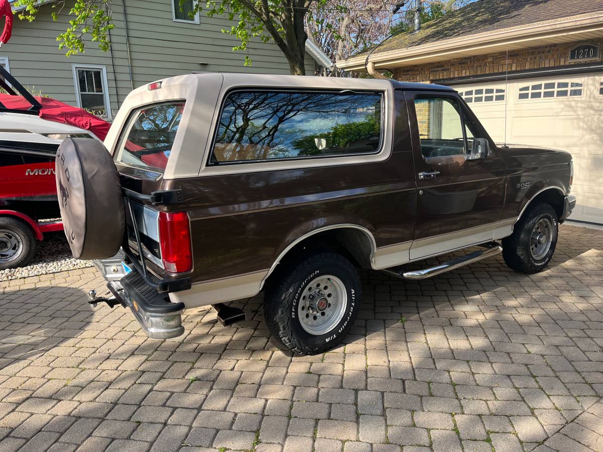 Ford-Bronco-eddie-bauer-4x4-1992-brown-3