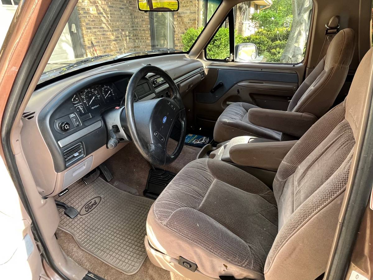 Ford-Bronco-eddie-bauer-4x4-1992-brown-4