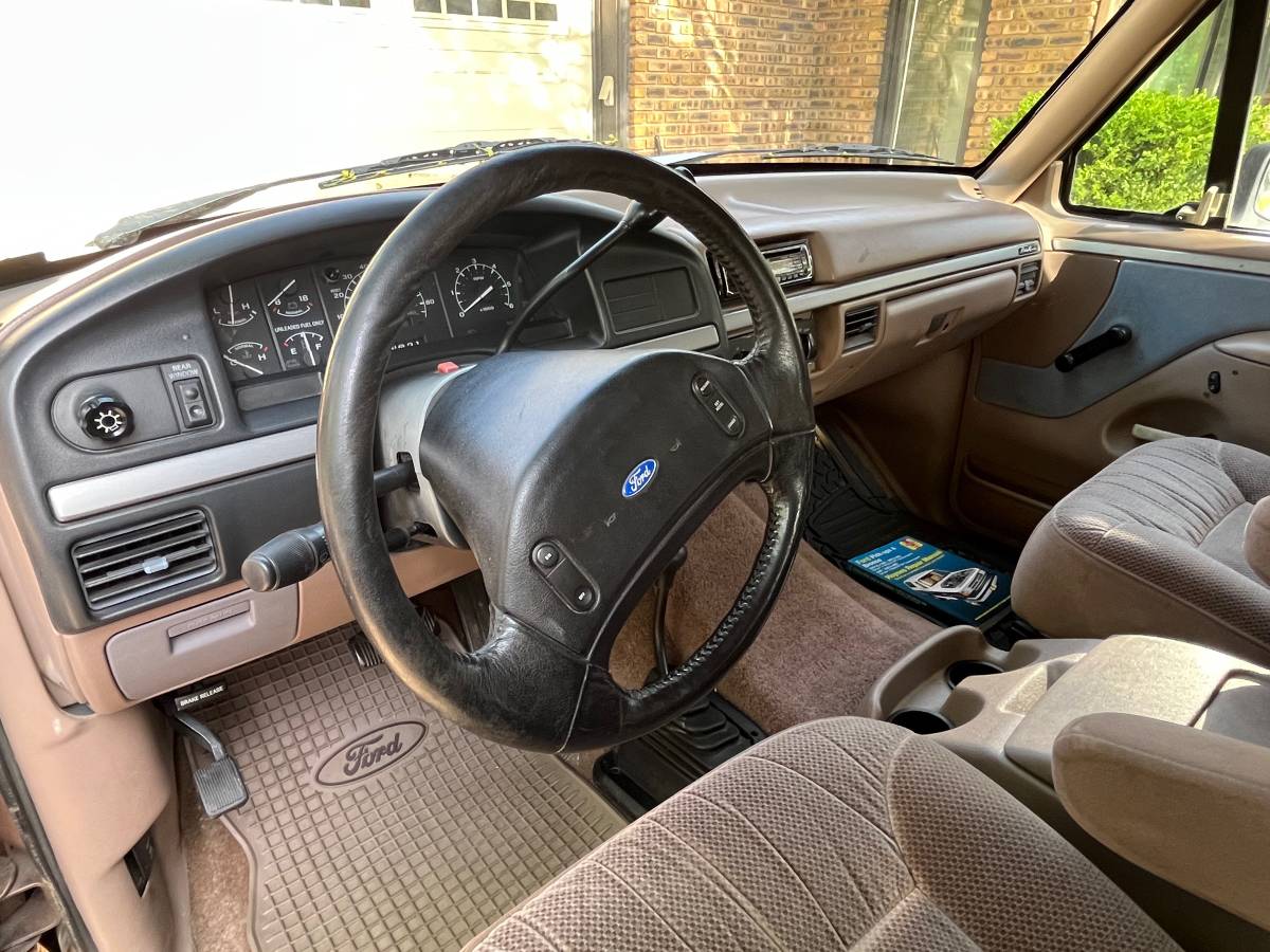 Ford-Bronco-eddie-bauer-4x4-1992-brown-5