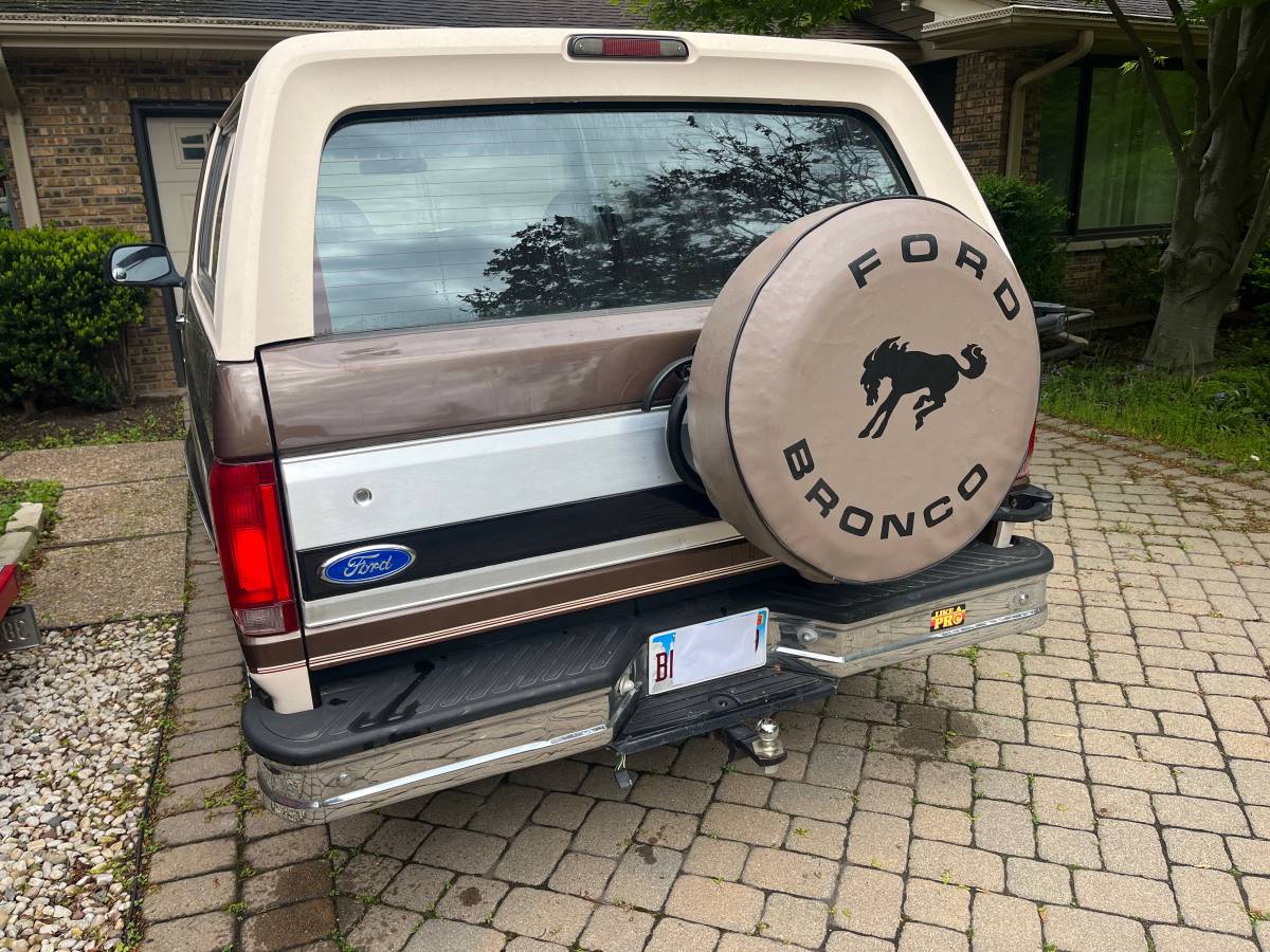 Ford-Bronco-eddie-bauer-4x4-1992-brown-8