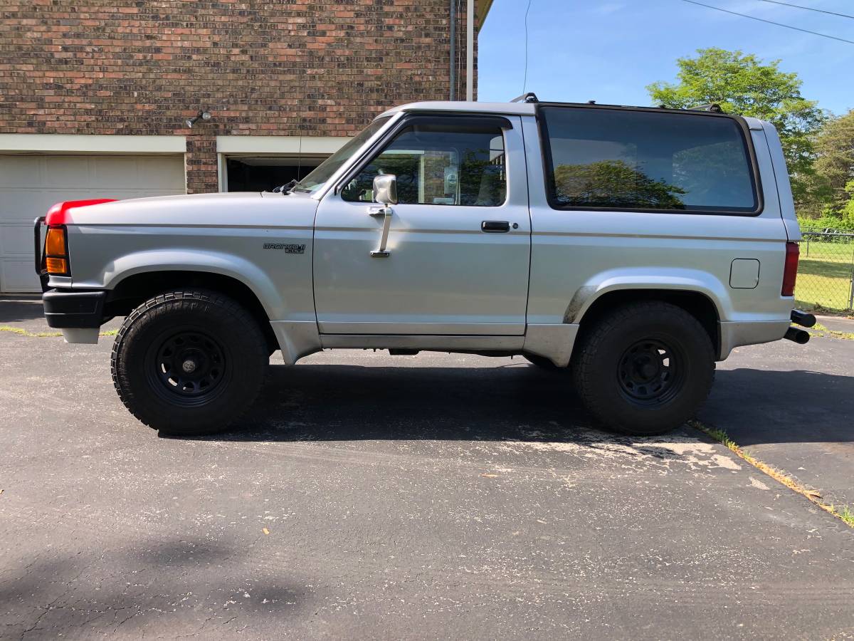 Ford-Bronco-ll-1989-silver-1
